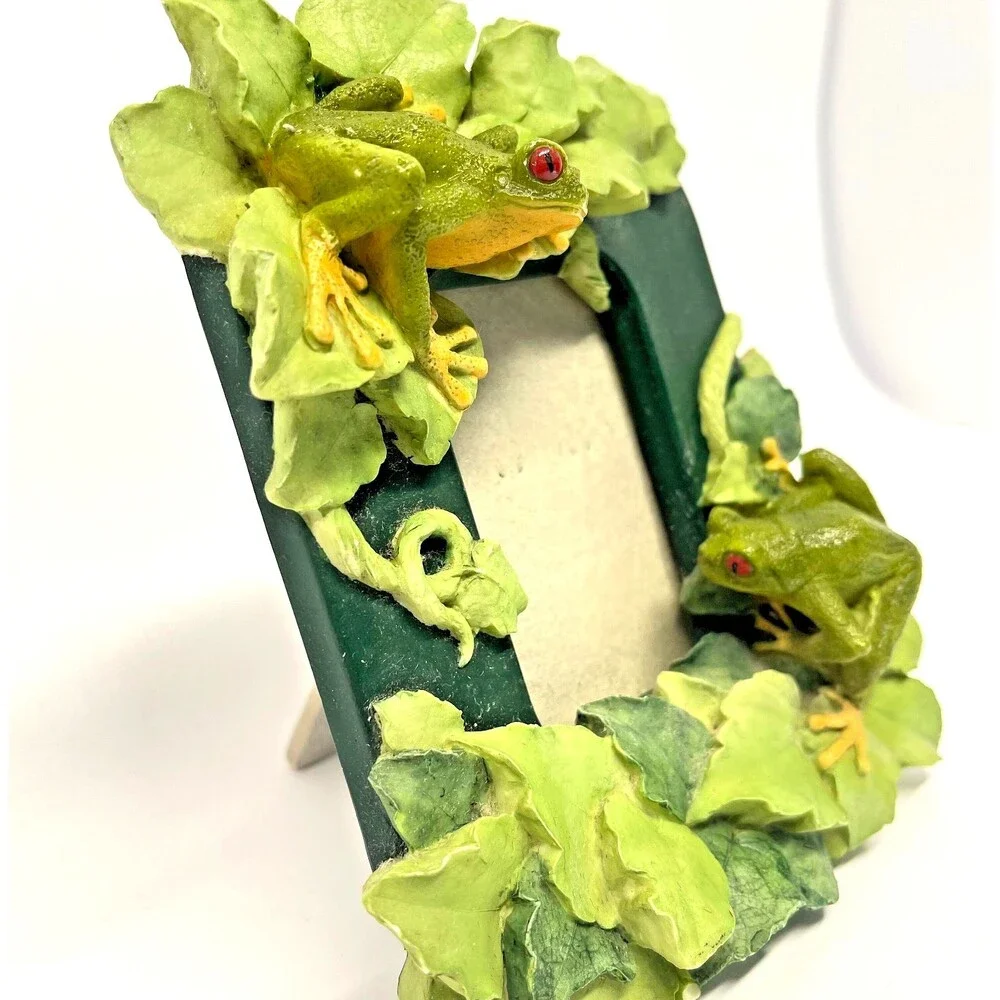 Vintage 1990s Fancy Frames Treefrogs 3D Floral Resin 2.5x3 Green Picture Frame